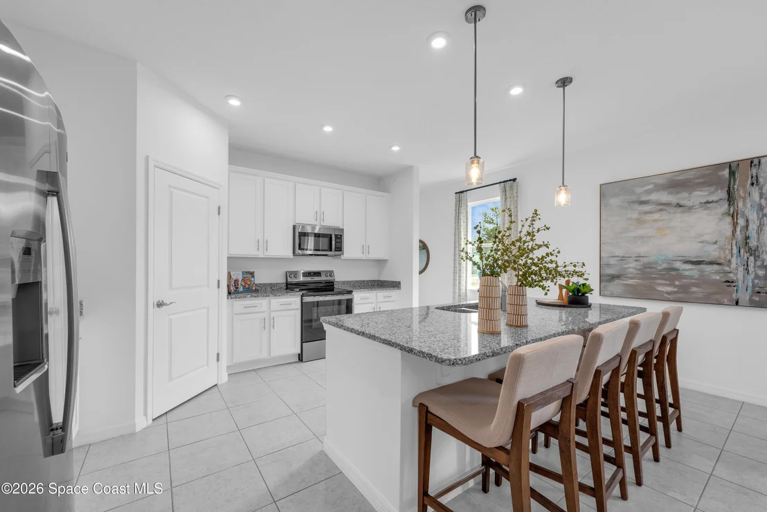 Photo of 637 Castleford Avenue NE