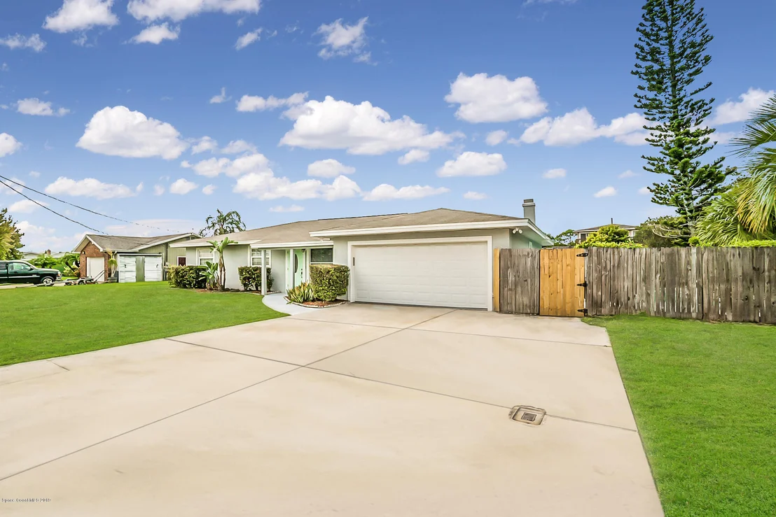 Photo of 818 Heron Road