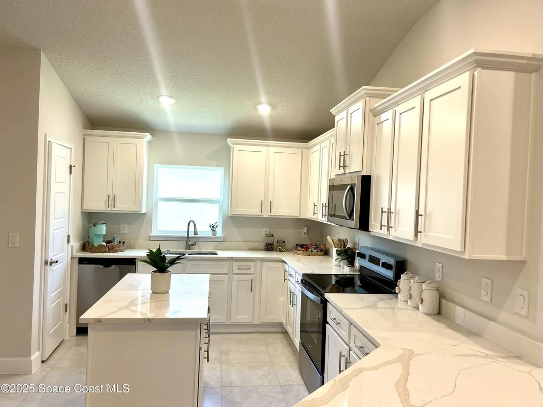Photo of 1225 Kylar Drive NE