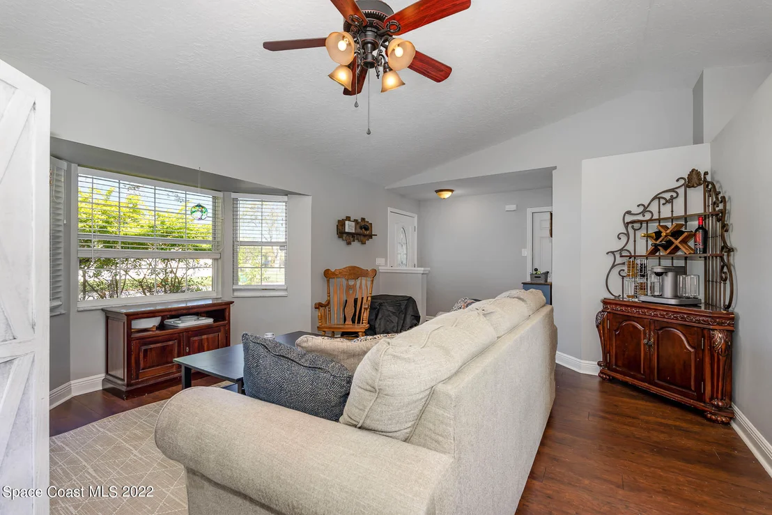 Photo of 4921 Buttonwood Drive
