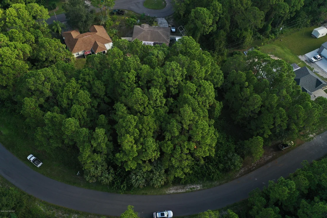 Photo of 1781 Hydrangea Road NW