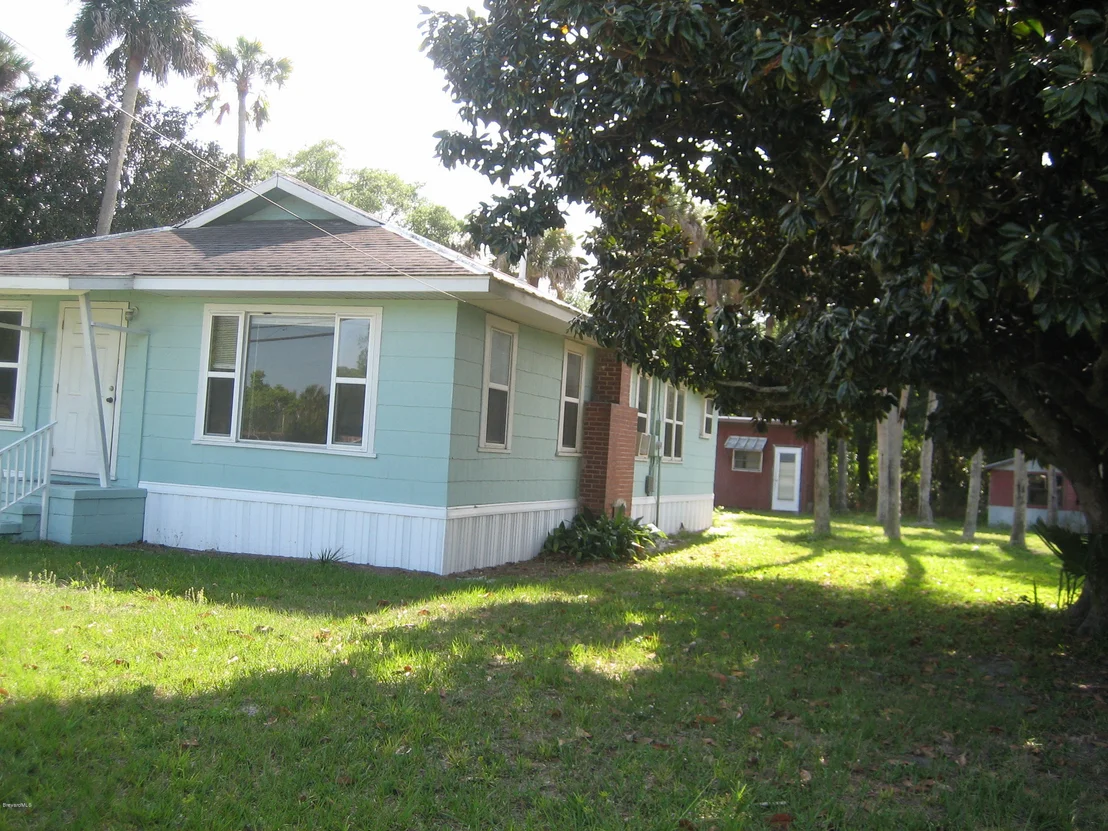 Photo of 551 N Range Road