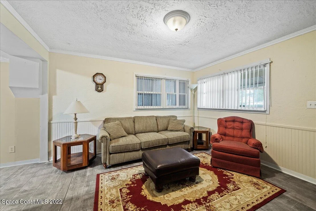 Photo of 283 N Burnett Road