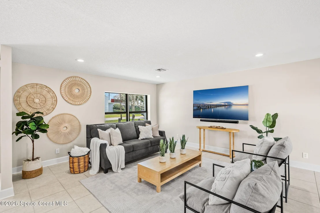 Photo of 213 River Road