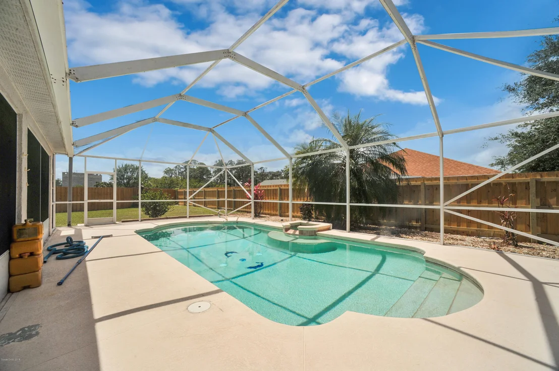 Photo of 1265 White Oak Circle