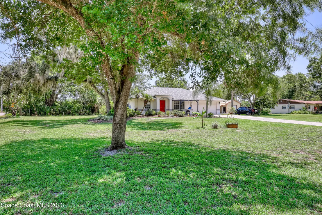 Photo of 6067 Oak Street