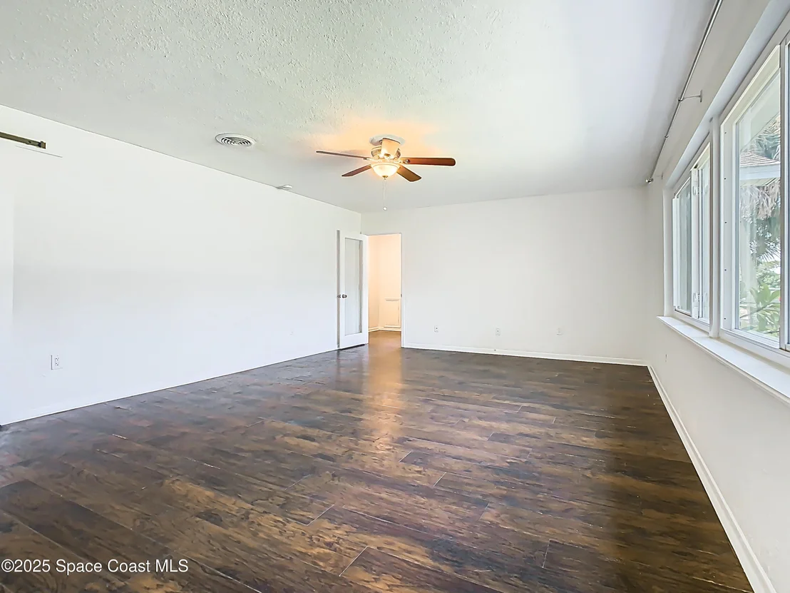 Photo of 819 W Whitmire Drive