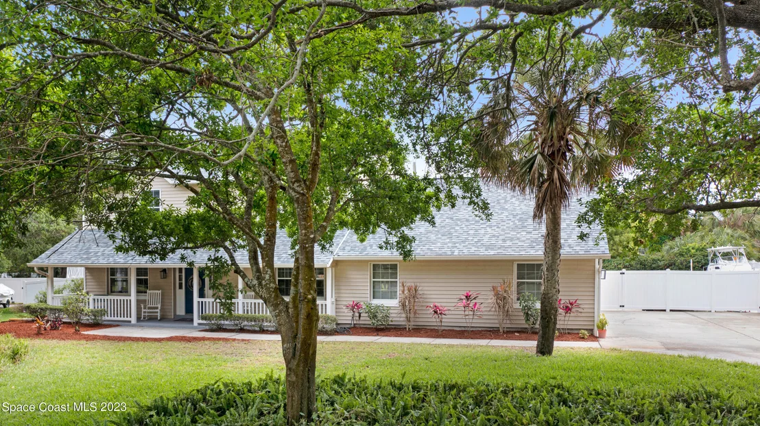 Photo of 2225 Royal Oaks Drive