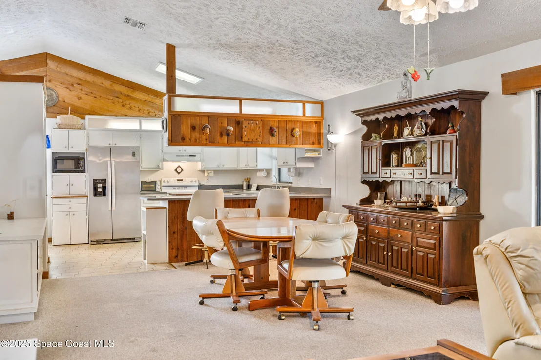 Photo of 1007 Pineapple Avenue NE