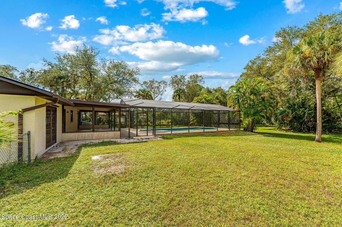 Photo of 1807 Live Oak Drive N