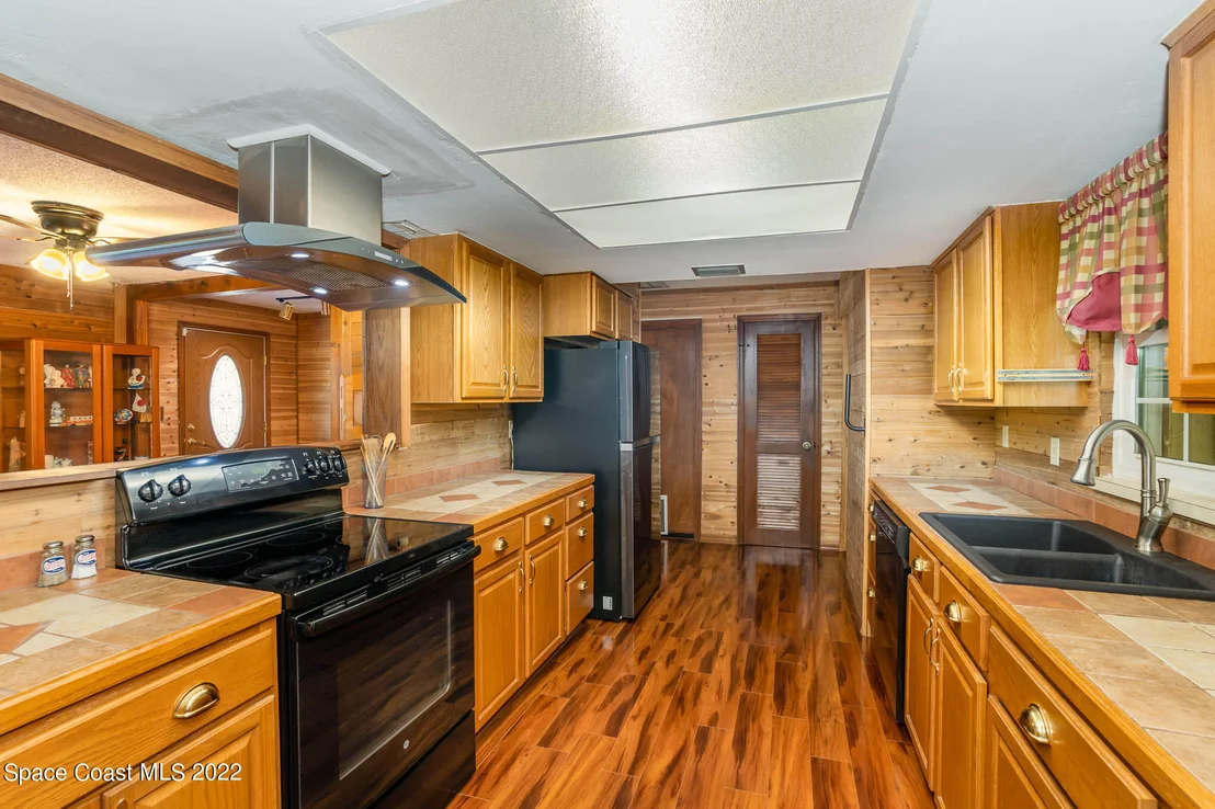 Photo of 2647 School Drive NE