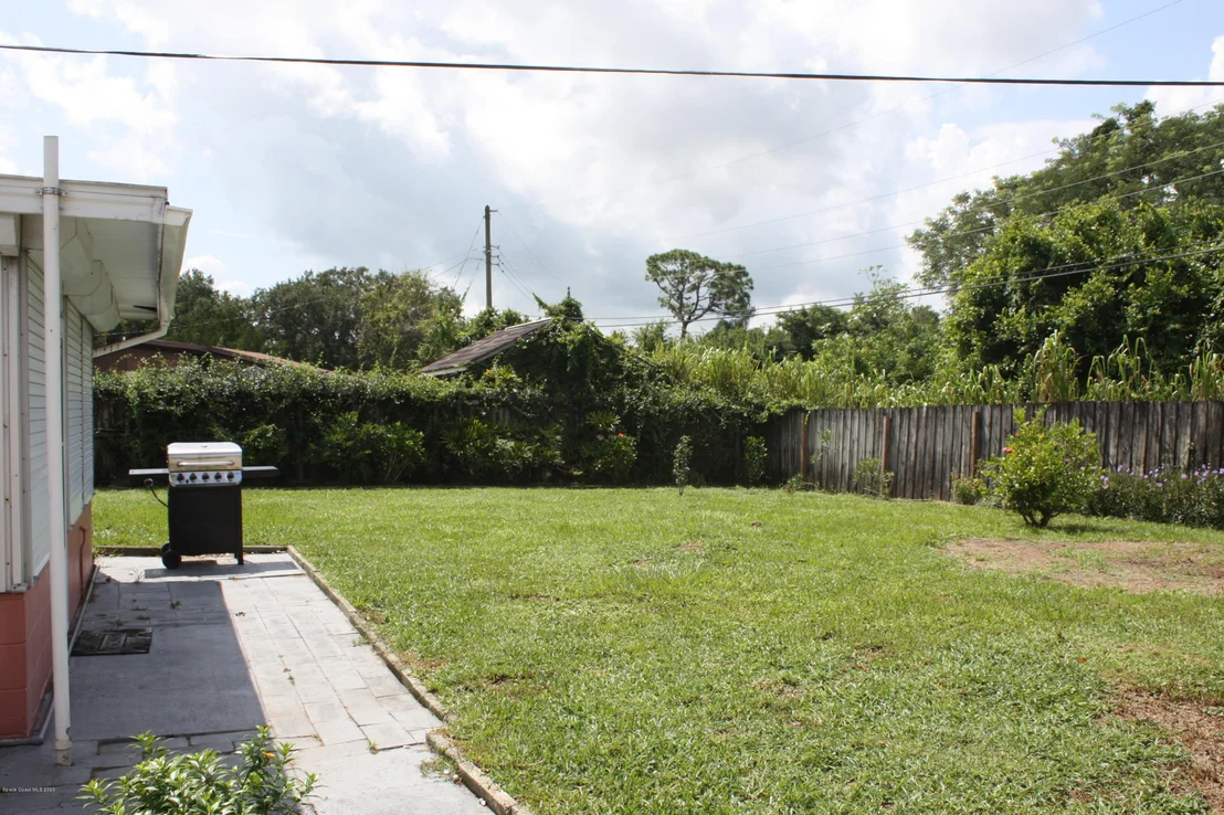 Photo of 1690 Golfview Drive