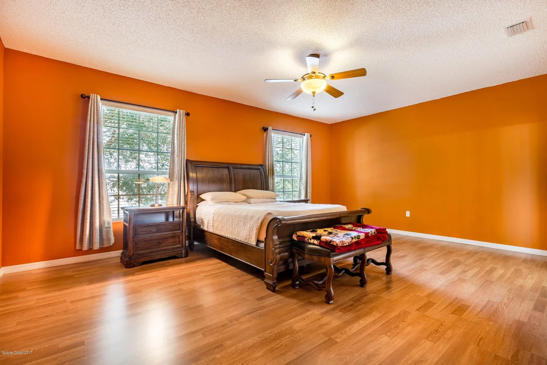 Photo of 981 Hollister Drive