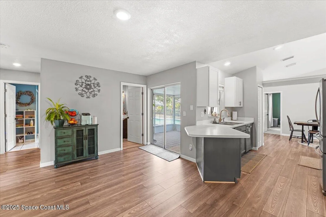 Photo of 6026 Apple Avenue