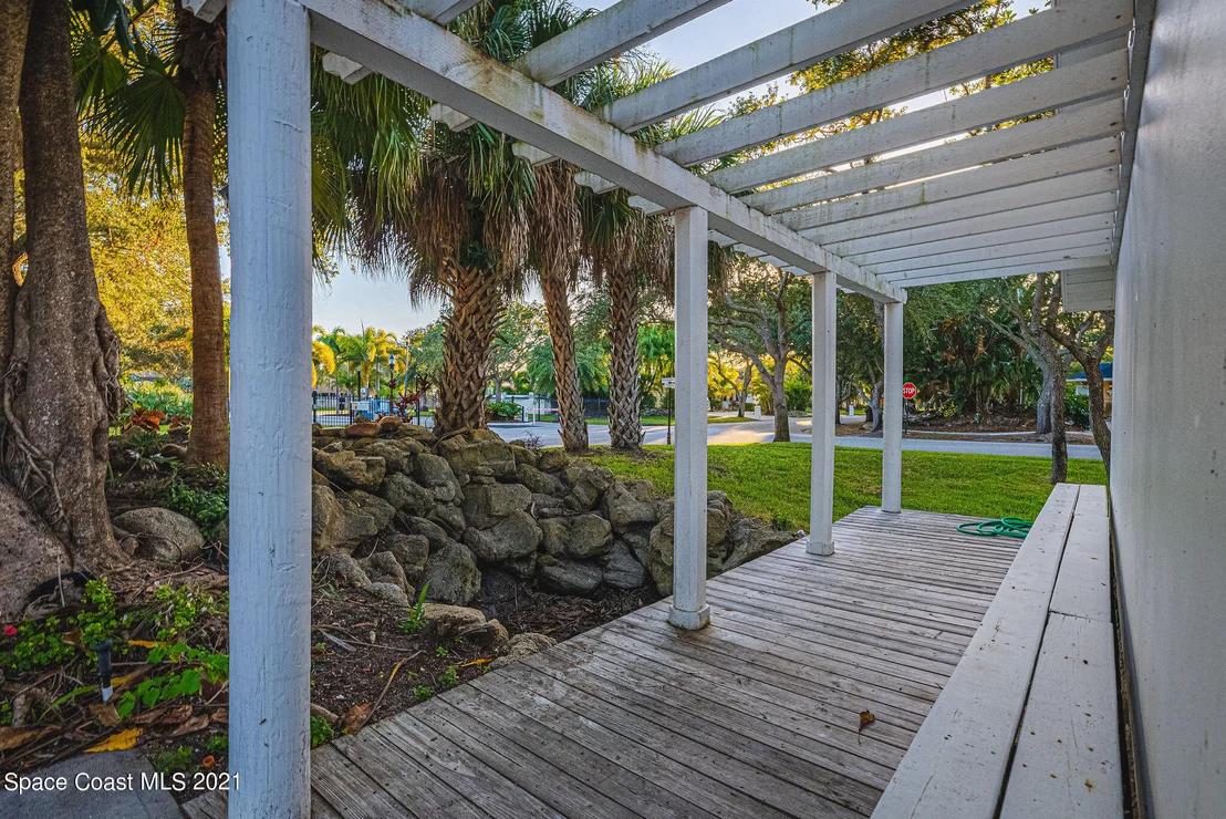 Photo of 472 Peregrine Drive
