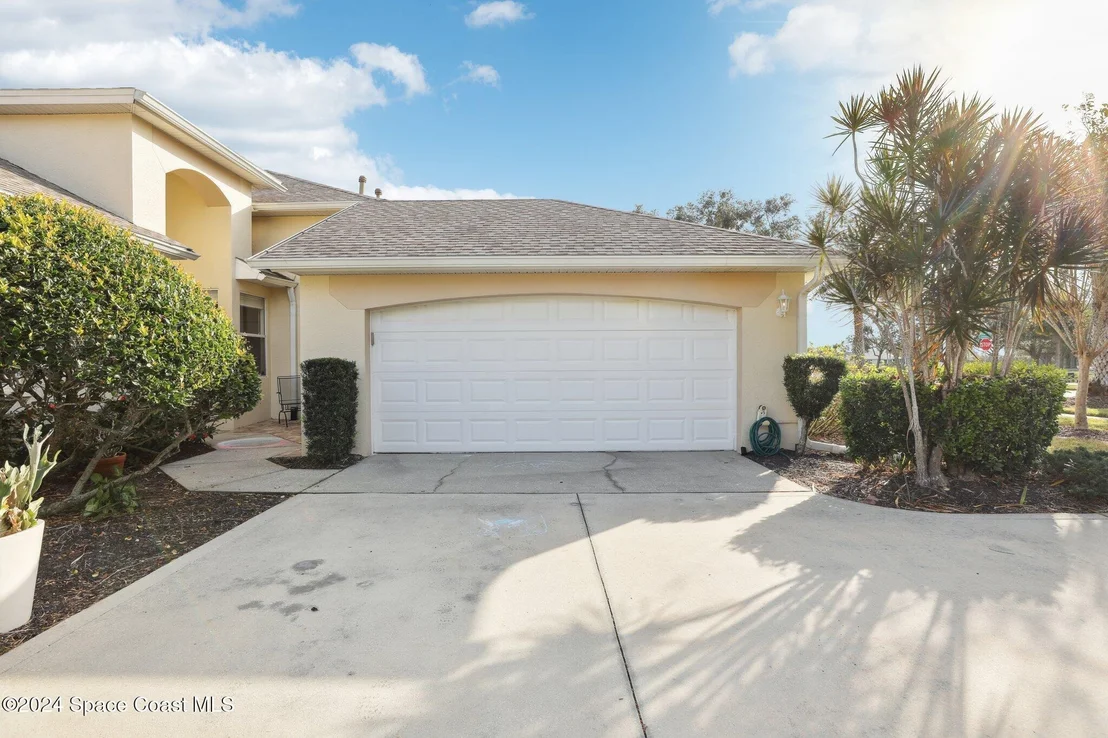 Photo of 1969 Golf Vista Boulevard