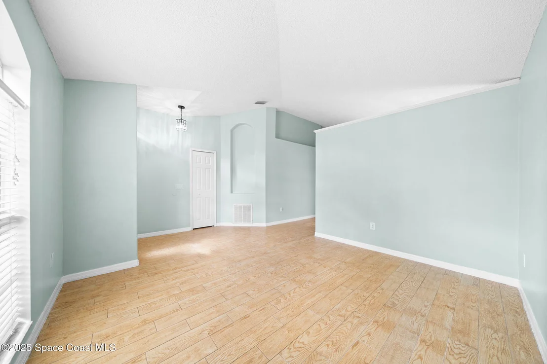 Photo of 574 Sedgewood Circle