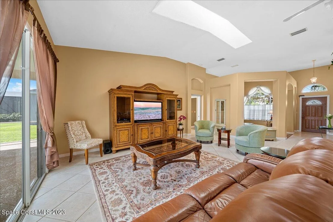 Photo of 369 Lake Victoria Circle