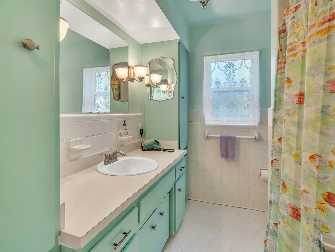 Photo of 1924 Giroux Drive NE