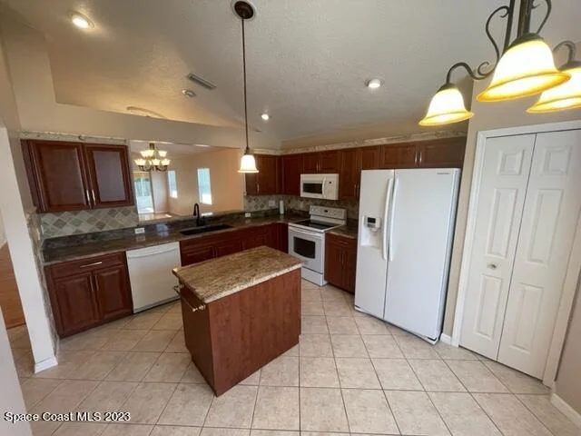 Photo of 991 Pine Creek Circle NE