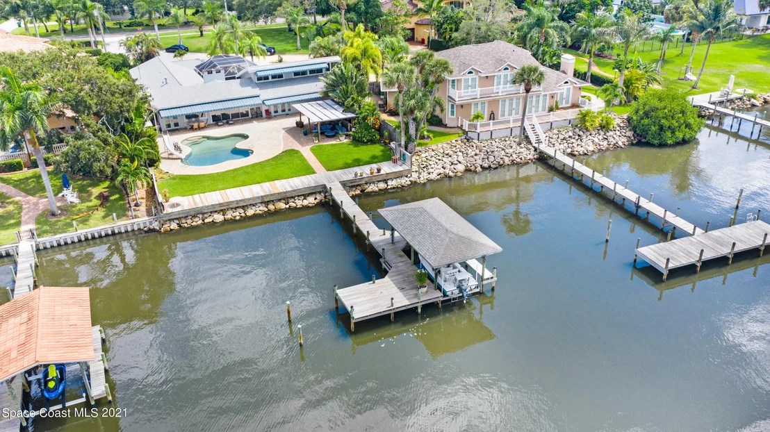 Photo of 600 N Riverside Drive