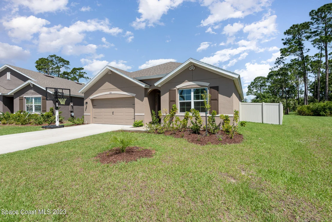 Photo of 620 Forest Trace Circle