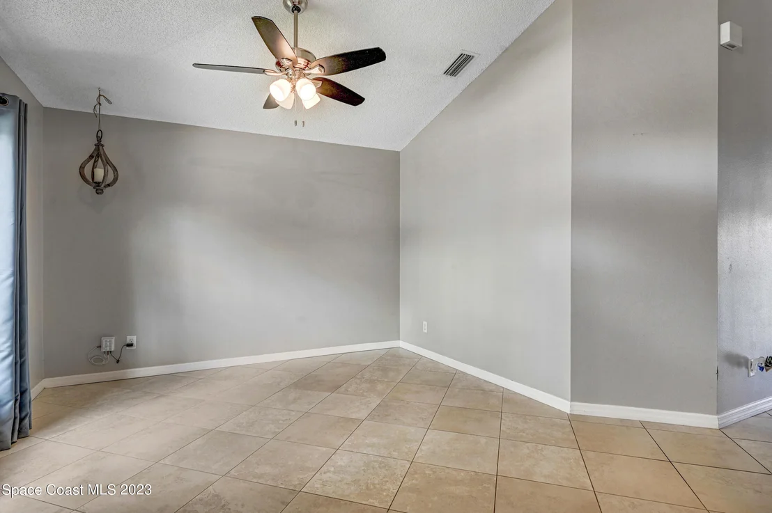 Photo of 895 Shaw Circle