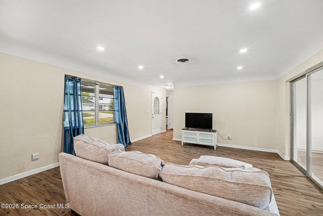 Photo of 2425 Heritage Drive