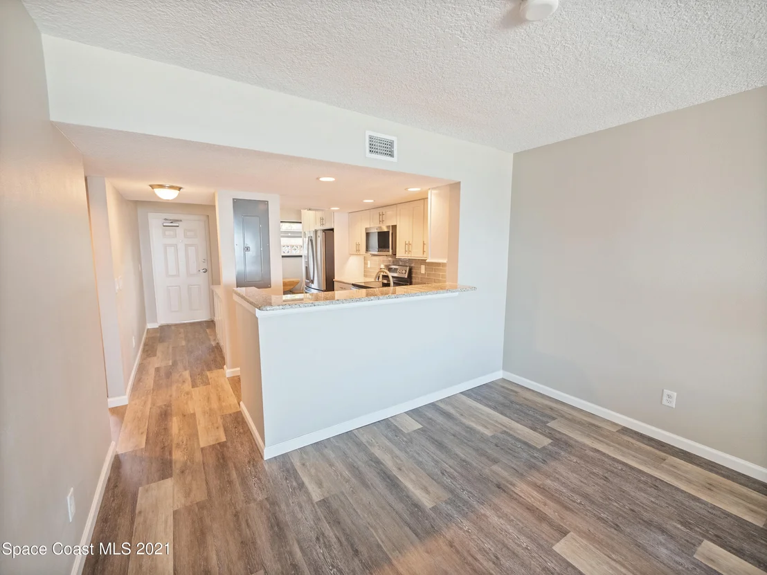 Photo of Unit 109 at 3901 Dixie Highway NE