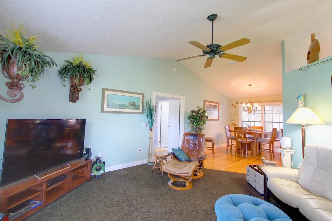 Photo of 1237 Lakeview Drive