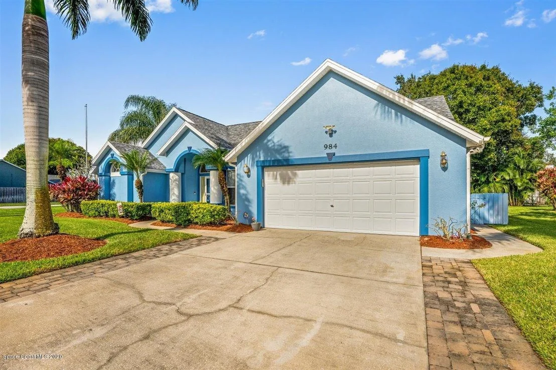 Photo of 984 Pelican Lane