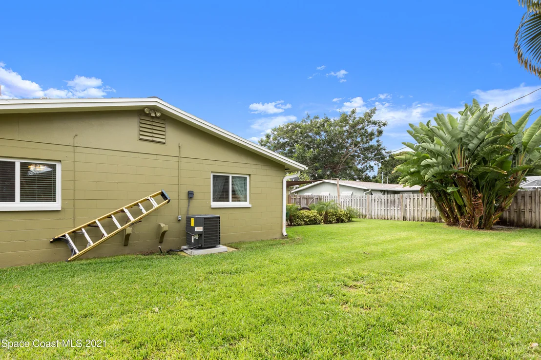 Photo of 2416 Lakeview Drive