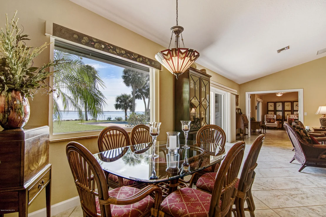 Photo of 3877 Riverside Drive