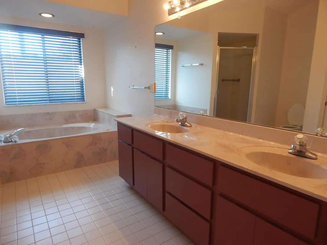 Photo of 711 Montclair Road NE