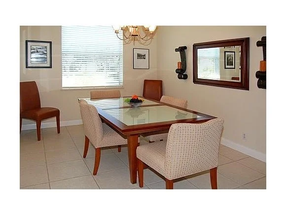 Photo of 2594 Canterbury