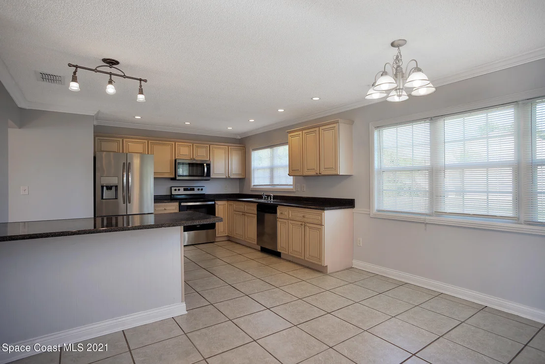 Photo of 999 Chace Lane NE