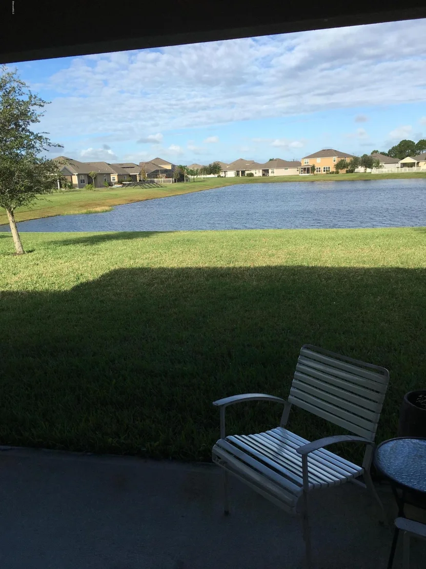 Photo of 325 SE Abernathy Circle