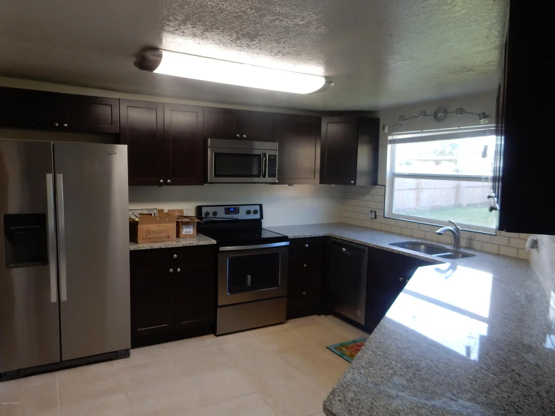 Photo of 404 Iris Lane