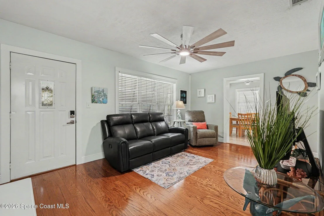 Photo of 565 Old Oak Street