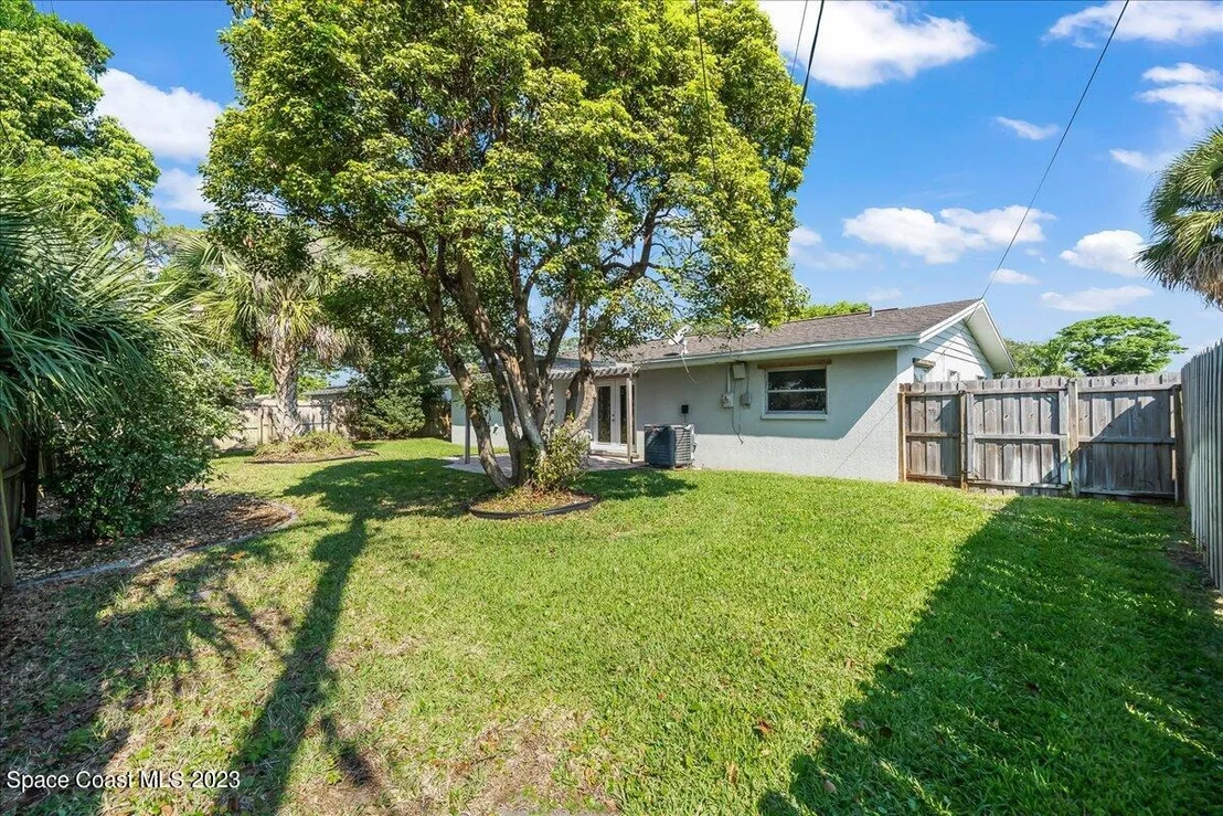 Photo of 945 Kings Post Road