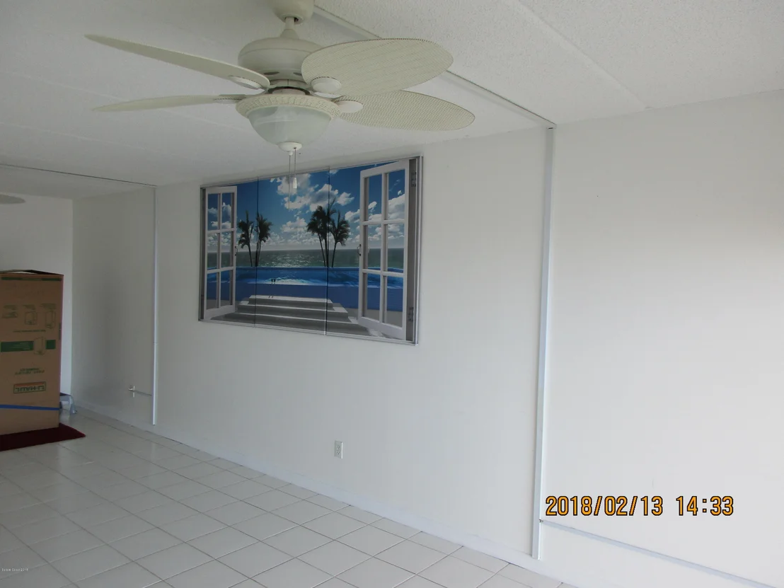 Photo of Unit 205 at 3901 Dixie Highway NE
