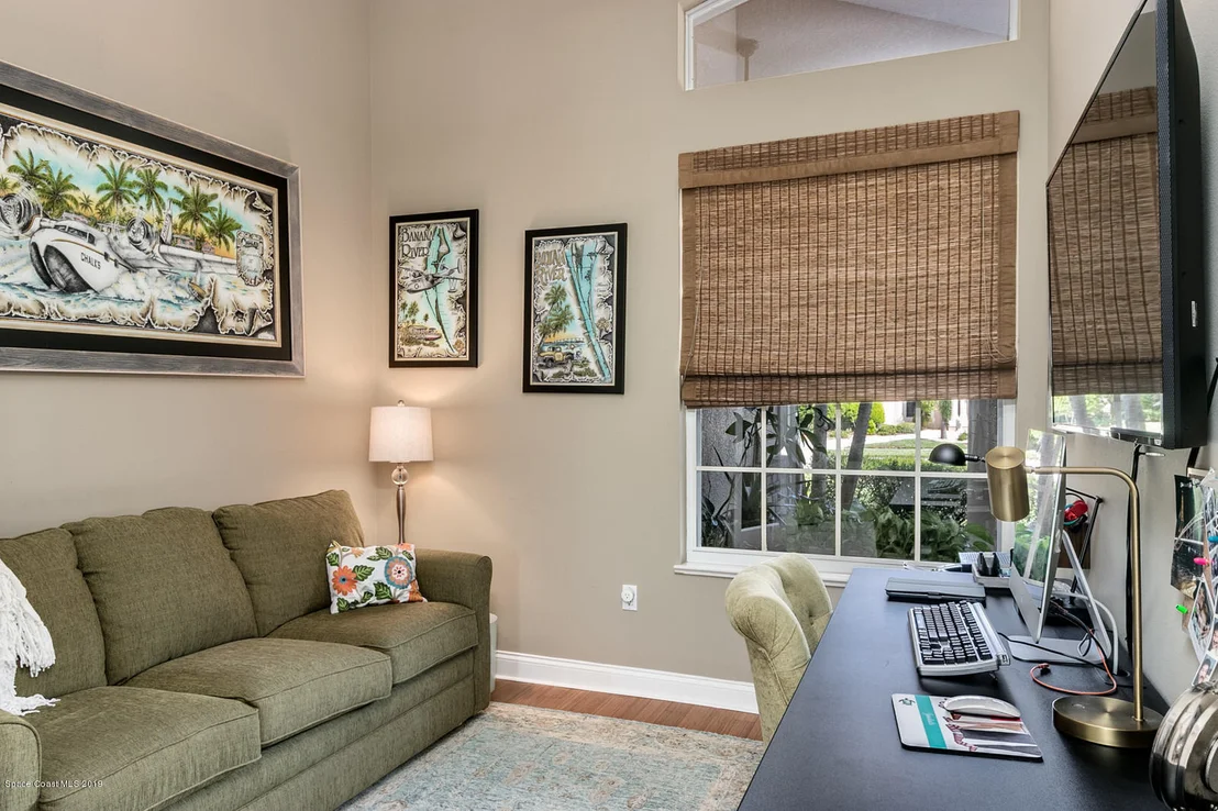 Photo of 824 Chatsworth Drive