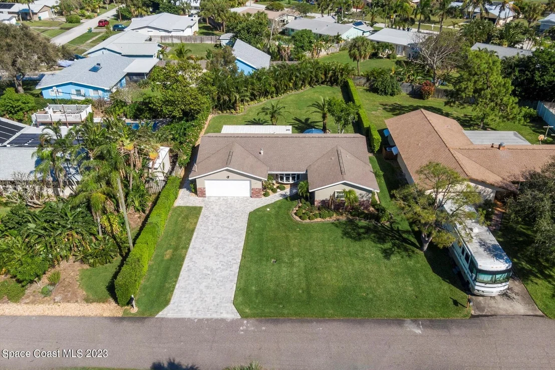 Photo of 2115 S River Road