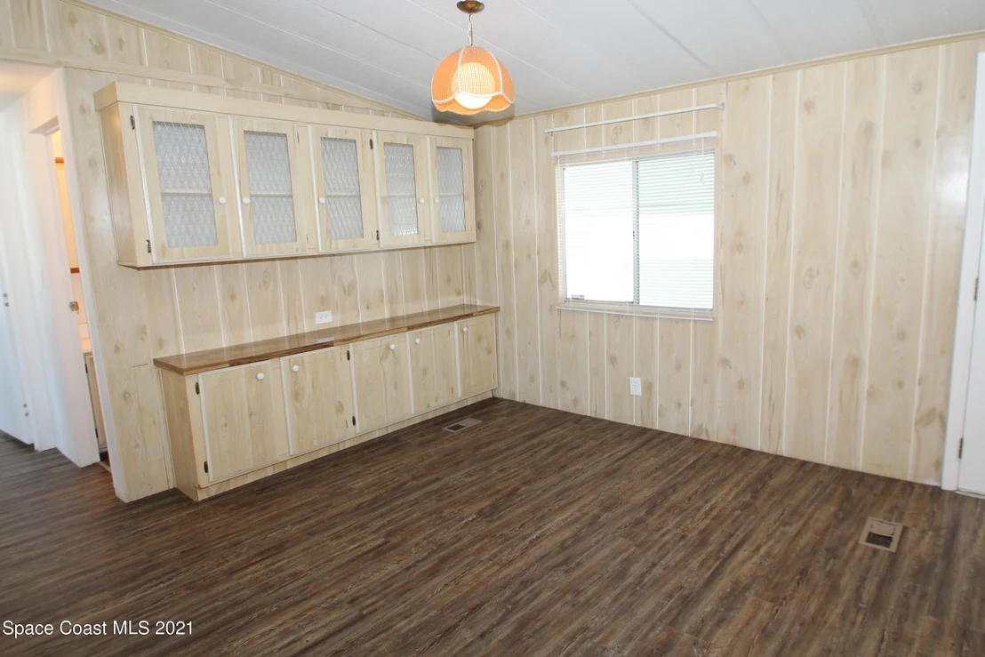 Photo of 2505 Amberly Road NE