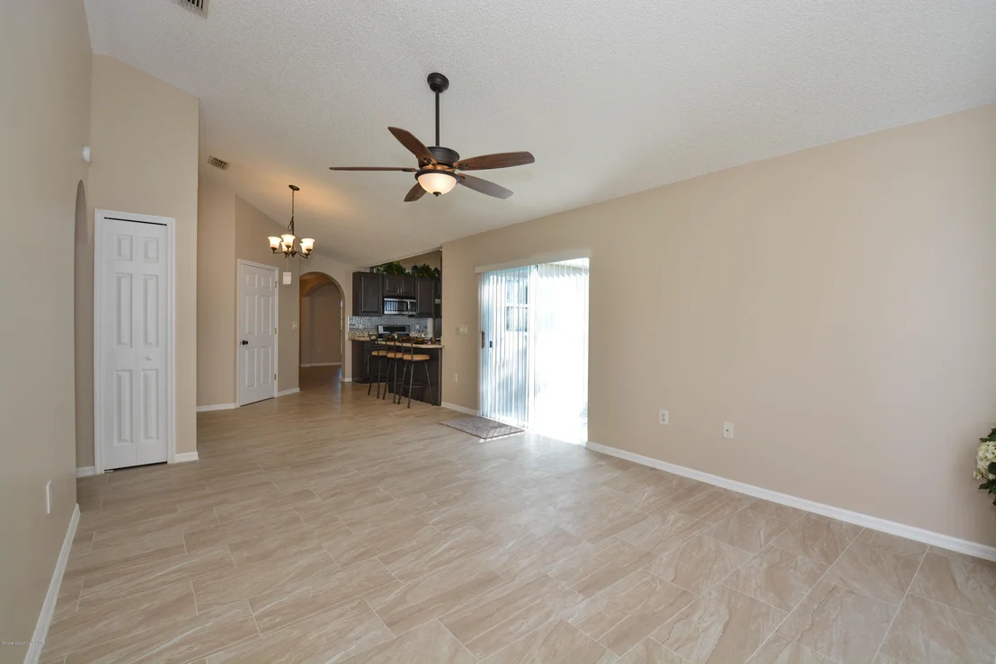 Photo of 1898 Fallon Boulevard NE