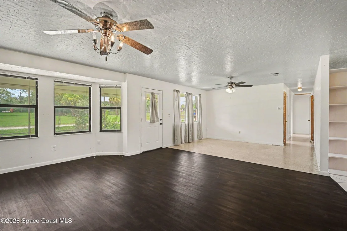 Photo of 5963 Lord Street