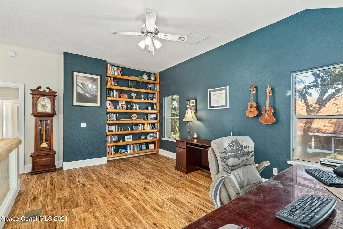 Photo of 472 Peregrine Drive