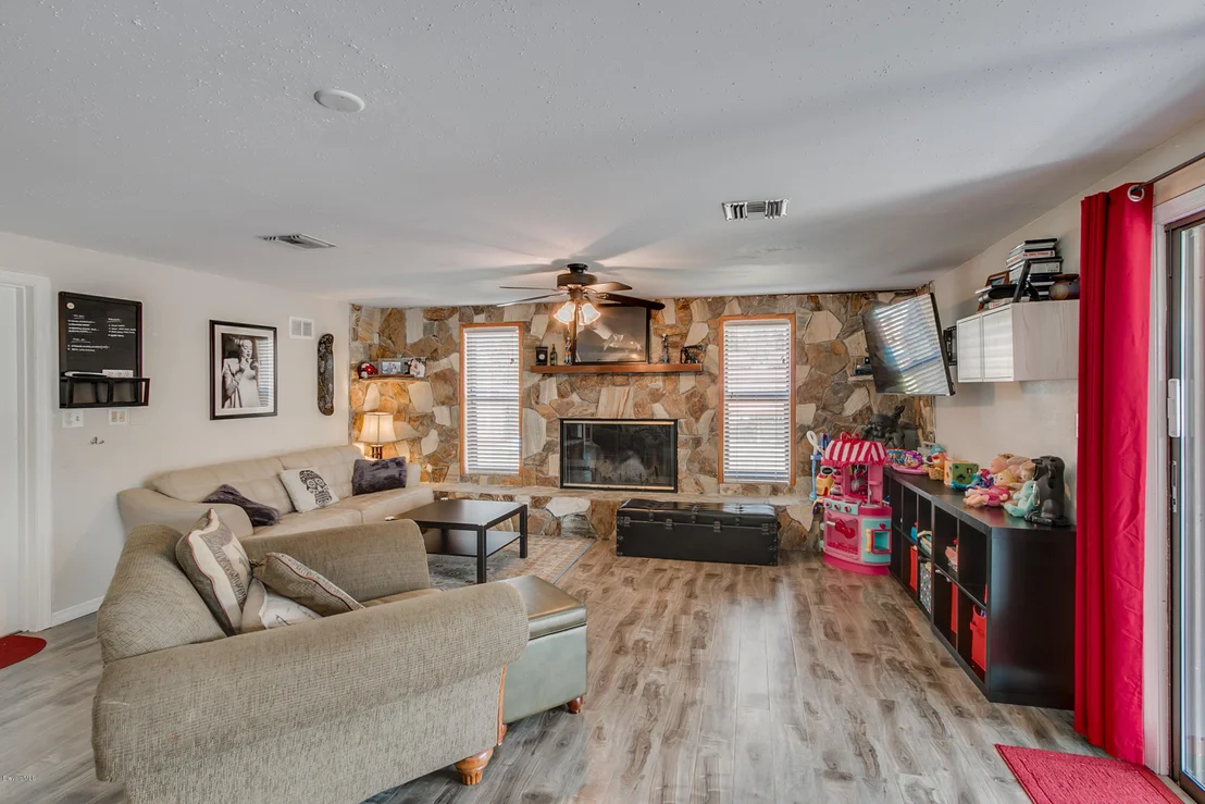 Photo of 1376 Lillian Lane