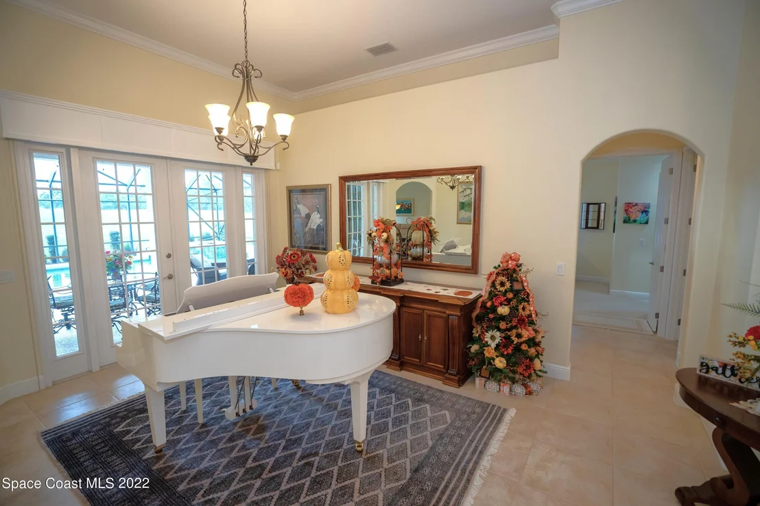 Photo of 2112 Windbrook Drive SE