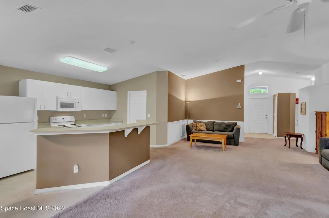 Photo of 1019 E 13th Square